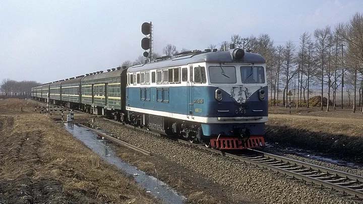 Locomotiva a combustione interna con azionamento idraulico