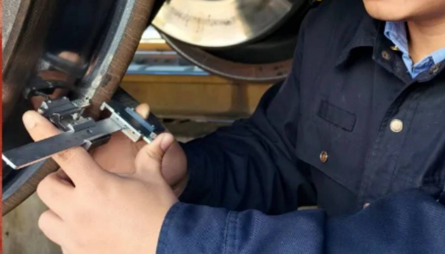 Abbigliamento della flangia della ruota del treno: impatti, rischi e standard di manutenzione