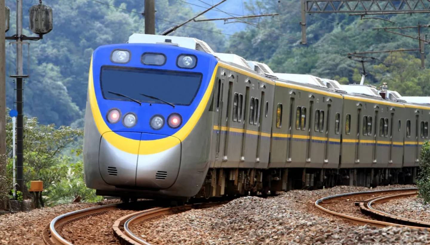 Come girano i treni senza volante? Spiegazione della progettazione delle ruote e delle sale ferroviarie
